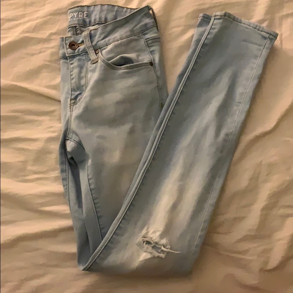 ⚡️flash sale⚡️Zumiez ripped jeans